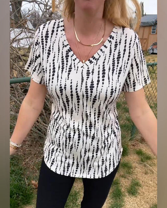 Printed Short-Sleeved V-Neck T-Shirt